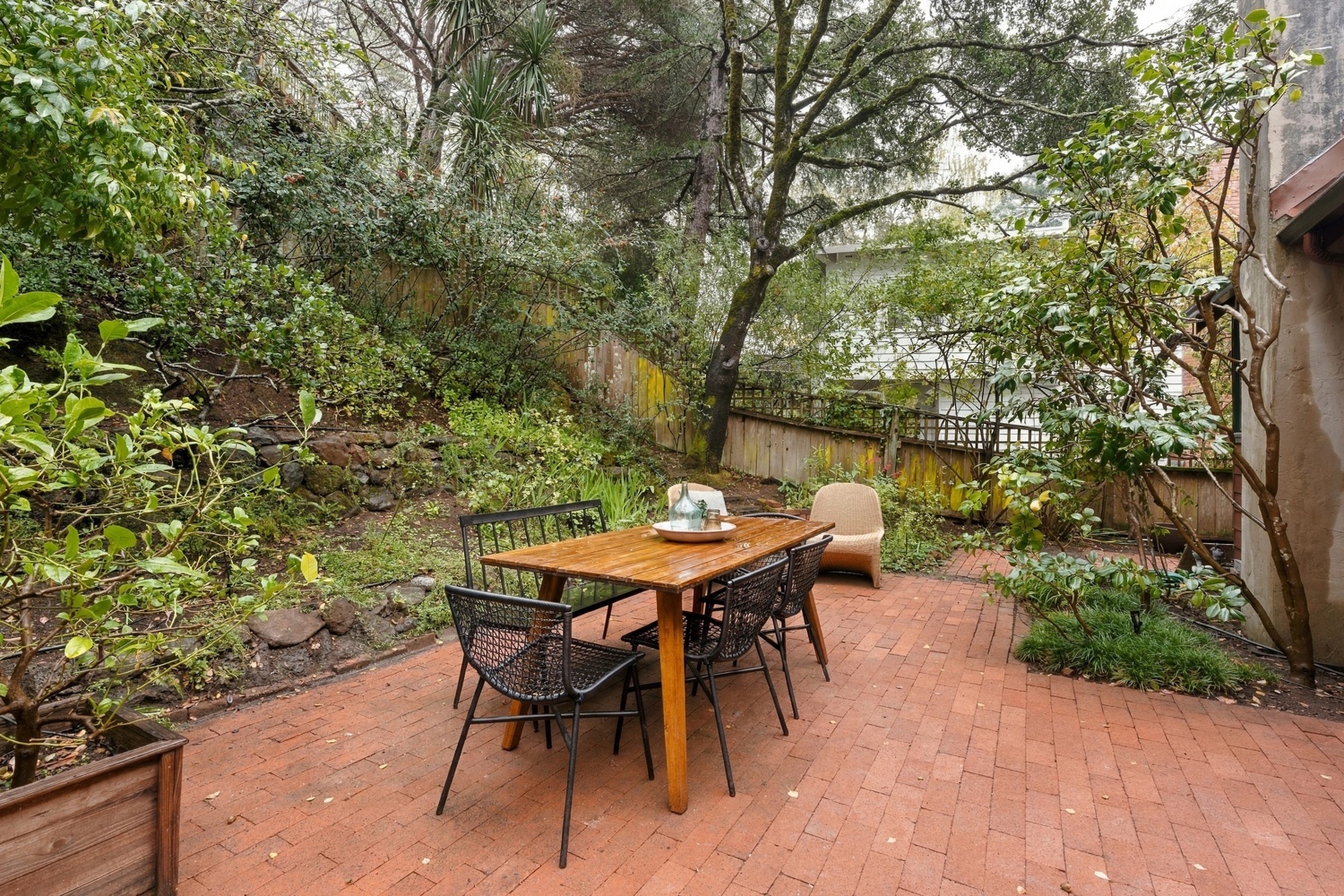 40 Alvarado Ave